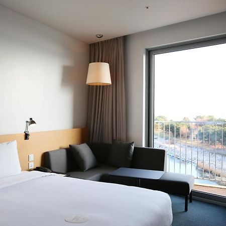 โรงแรมเนสต์ อินชอน ภายนอก รูปภาพ A room at the hotel