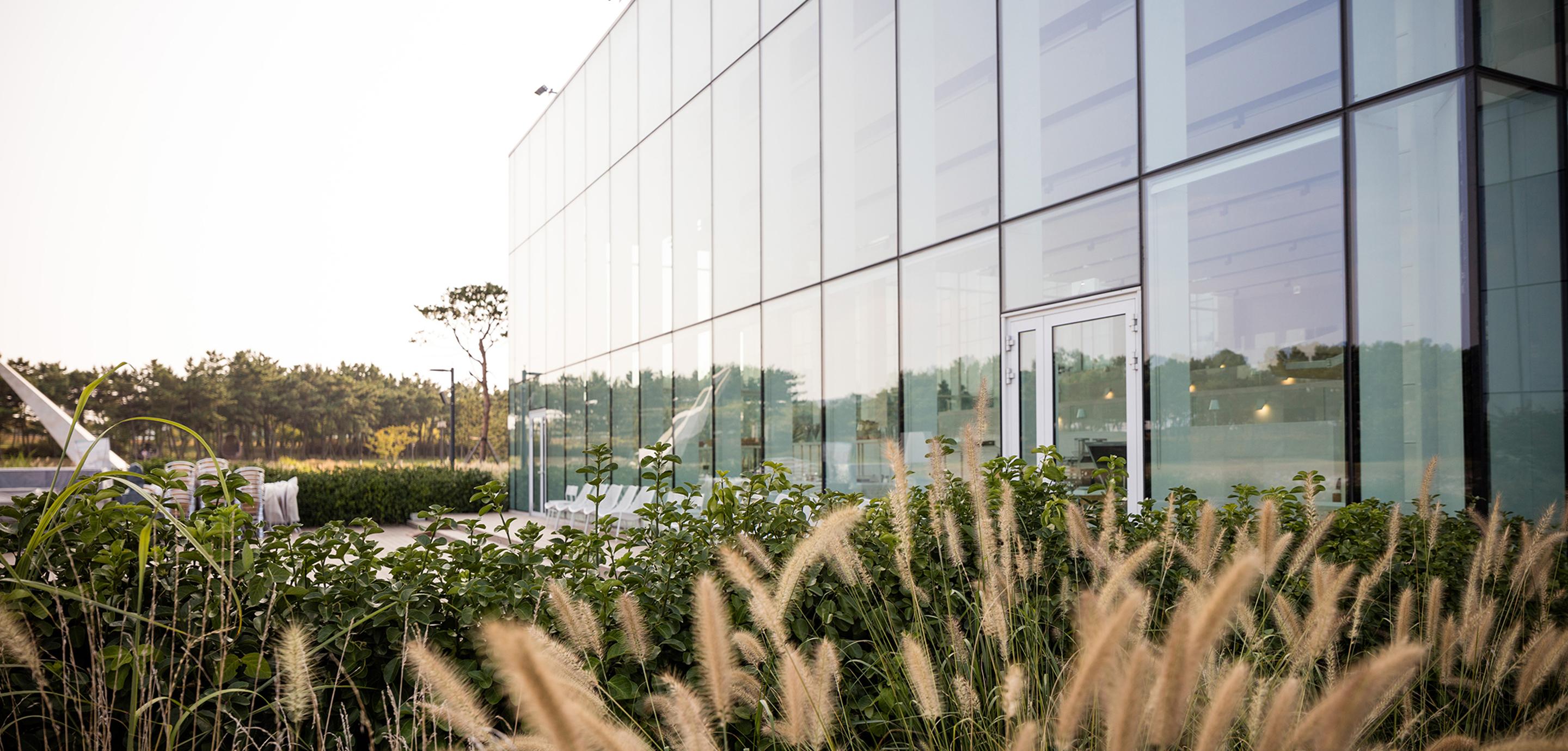 โรงแรมเนสต์ อินชอน ภายนอก รูปภาพ The building of the National Institute of Nanotechnology