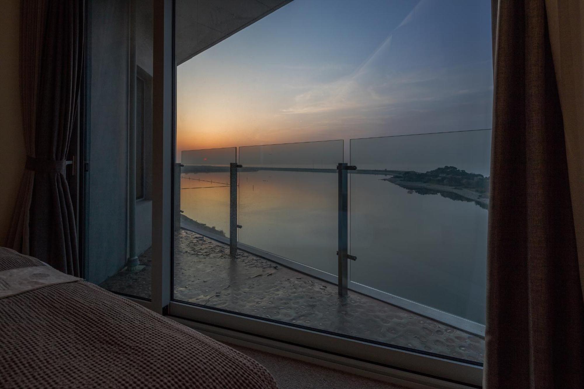 โรงแรมเนสต์ อินชอน ห้อง รูปภาพ Sunset at the hotel
