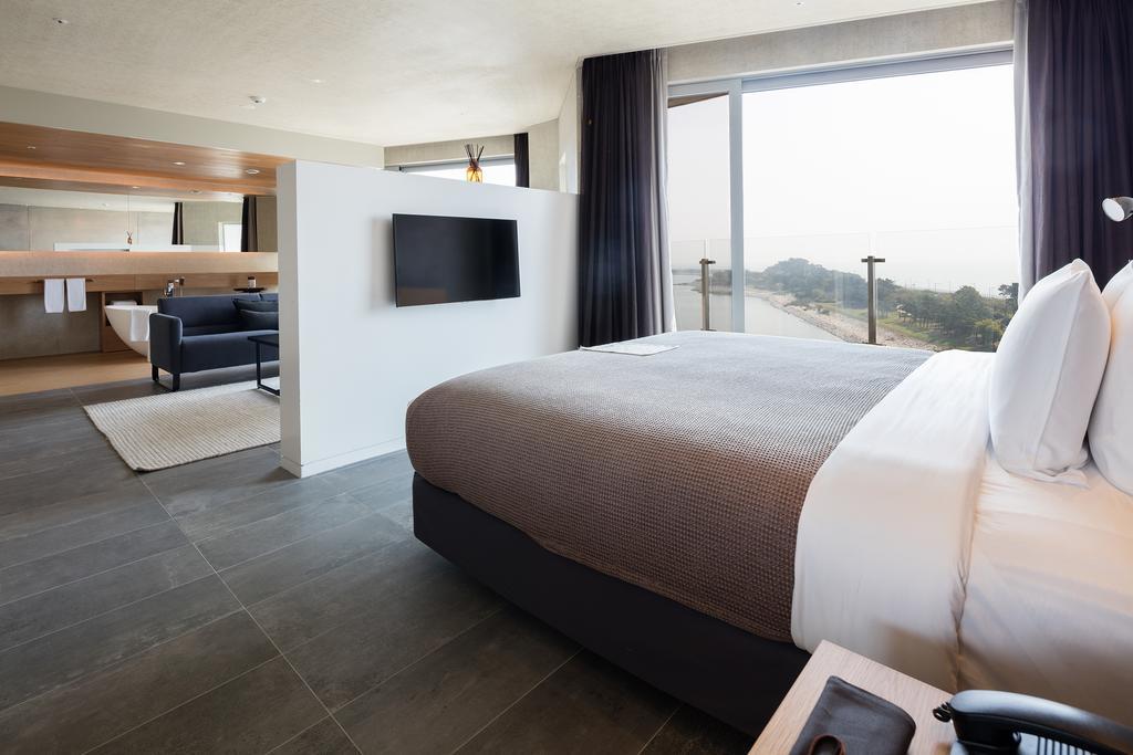 โรงแรมเนสต์ อินชอน ภายนอก รูปภาพ A room at the hotel