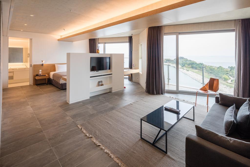 โรงแรมเนสต์ อินชอน ภายนอก รูปภาพ A suite at the hotel