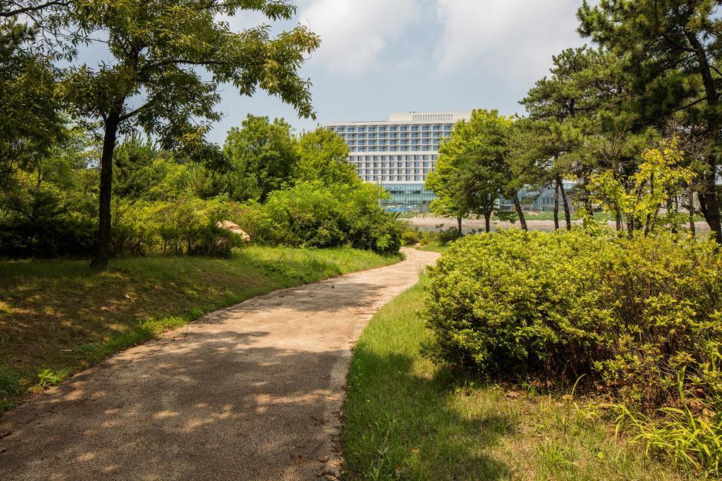 โรงแรมเนสต์ อินชอน ภายนอก รูปภาพ The campus of the university