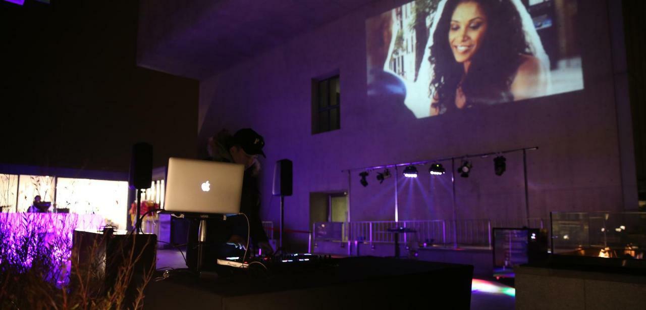 โรงแรมเนสต์ อินชอน ภายนอก รูปภาพ DJ performing at a wedding