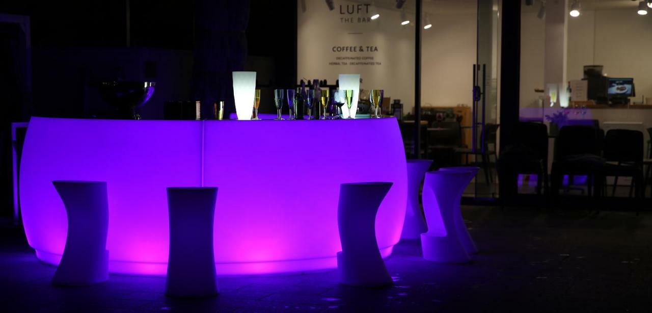 โรงแรมเนสต์ อินชอน ภายนอก รูปภาพ The bar at the Lift Film Festival
